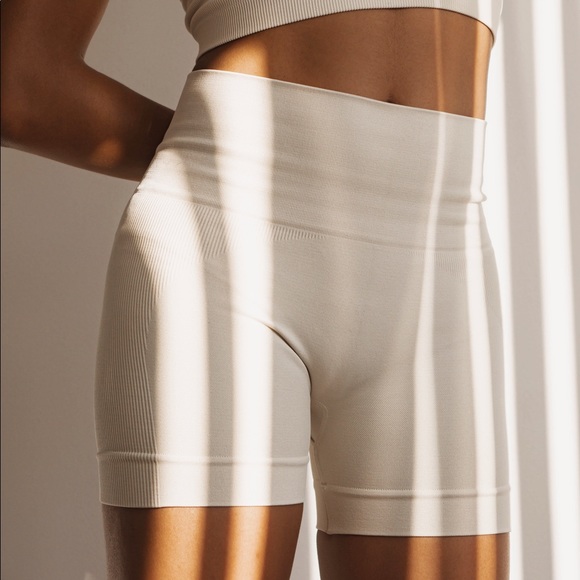 Set Active Sculptflex Oat Milk Bike Shorts Set - Picture 4 of 4